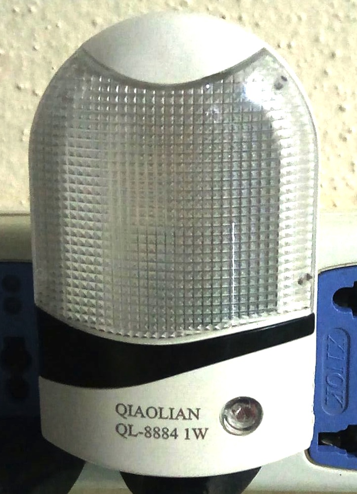 Luminária automática de Led com fotocélula bivolt  1 watt apenas !